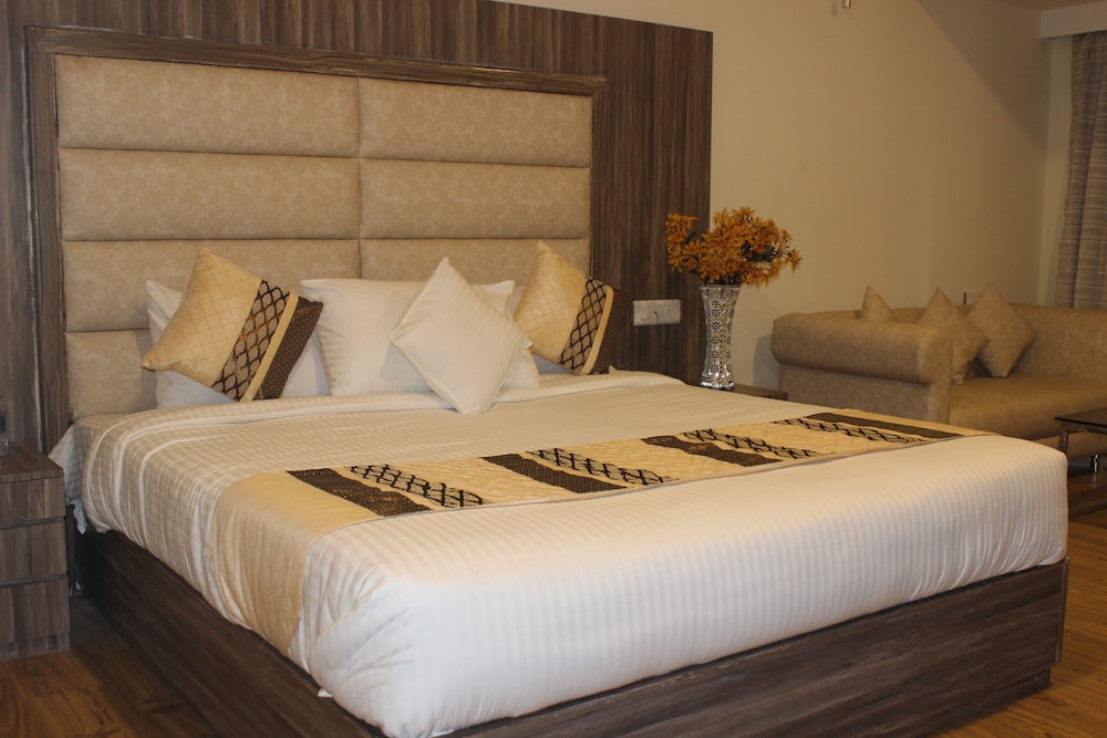 Grand Royal Double Room, 1 Bedroom (with Banganga / Helipad Drop) photo 3