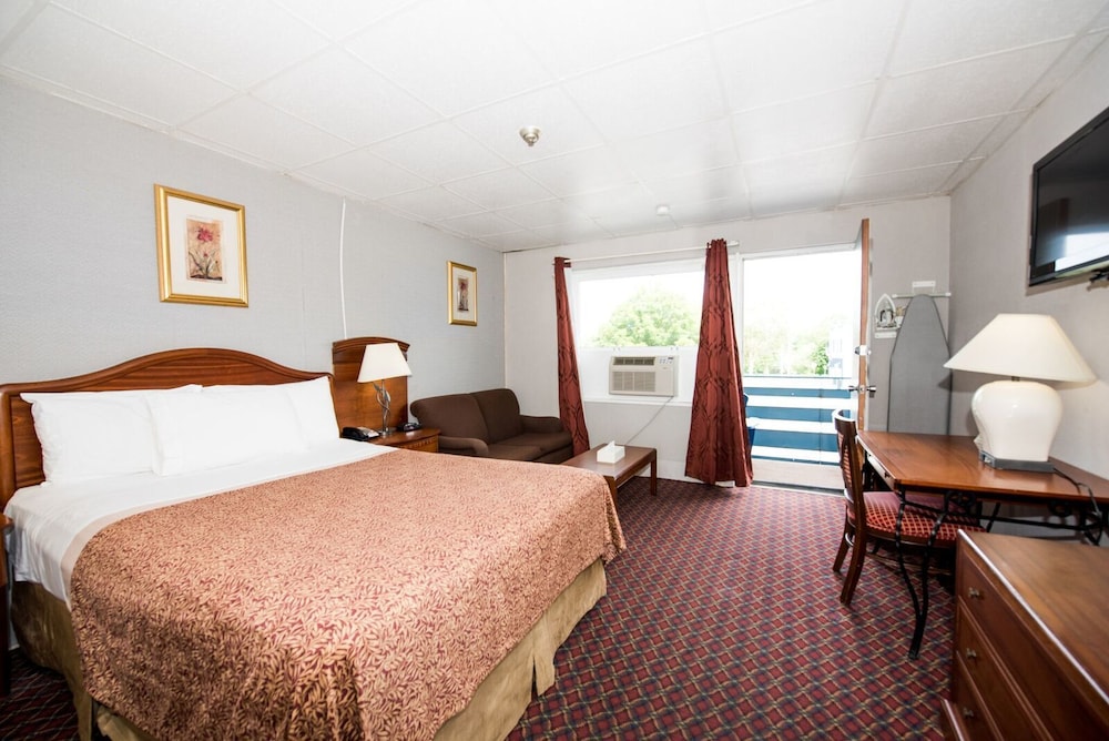 Standard Room, 1 Queen Bed photo 2