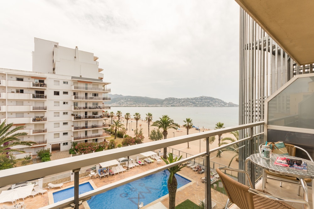 Double Room, Balcony, Pool View - Photo 5