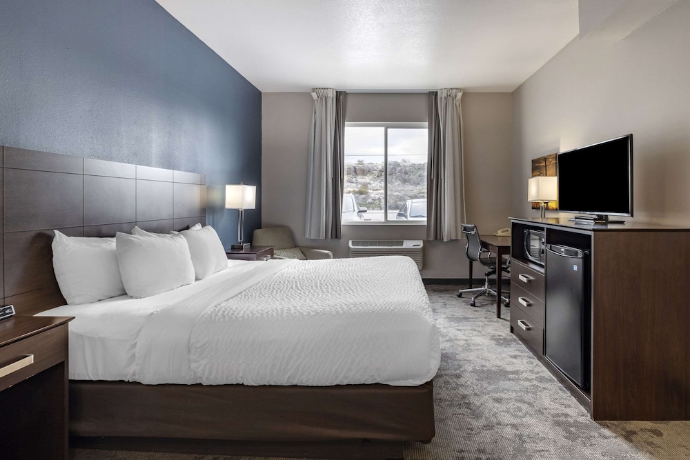 Business Room, 1 King Bed, Non Smoking - Photo 3