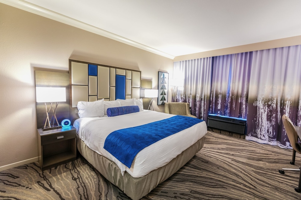 Deluxe Room, 1 King Bed photo 1