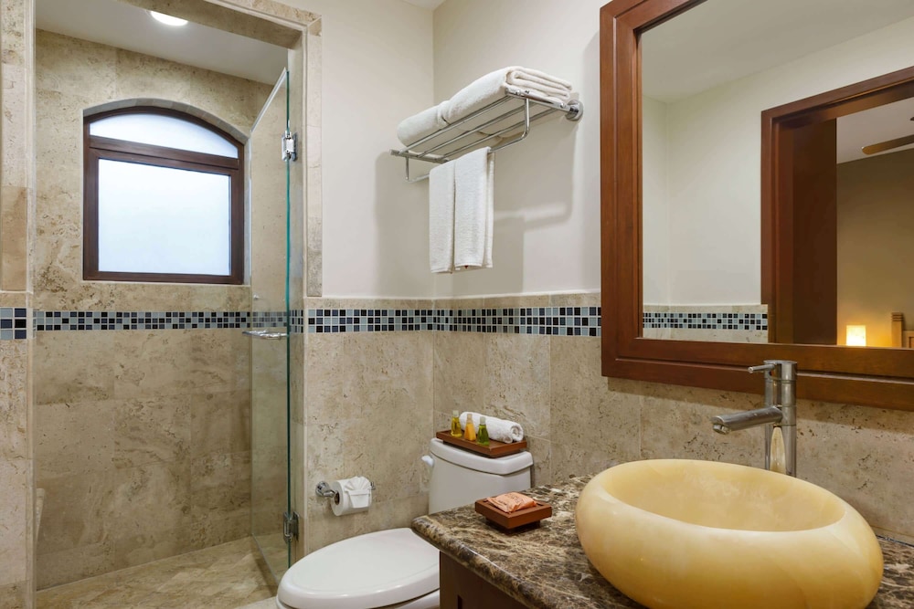 Suite, 2 Bedrooms (Master) - Photo 13