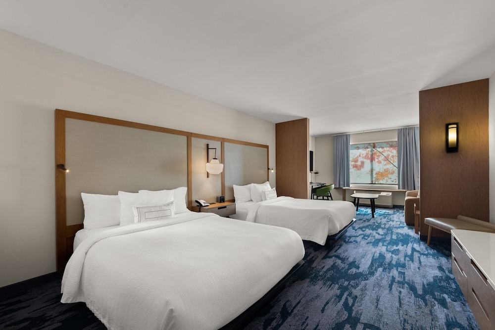 Suite, Multiple Beds (Mobility/Hearing Accessible, Tub) - Photo 4