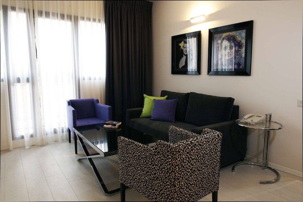 Suite, 1 Queen Bed, Non Smoking, Kitchenette - Photo 6