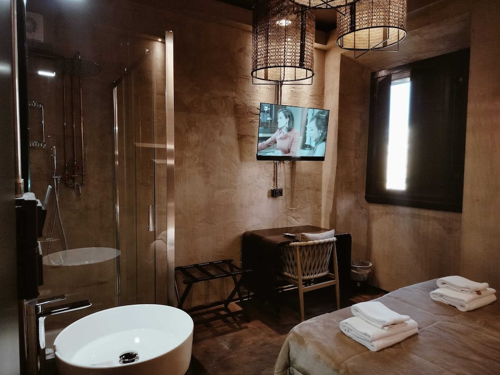 French Superior Room ( Shared Bathroom) photo 2