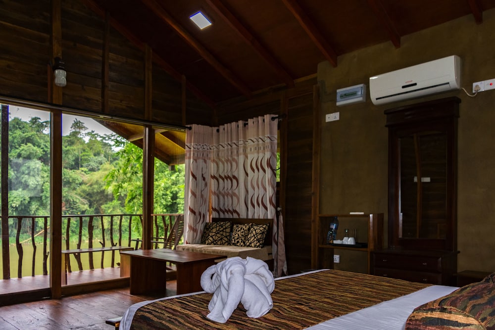 Romantic Cabin, 1 King Bed, Balcony, River View