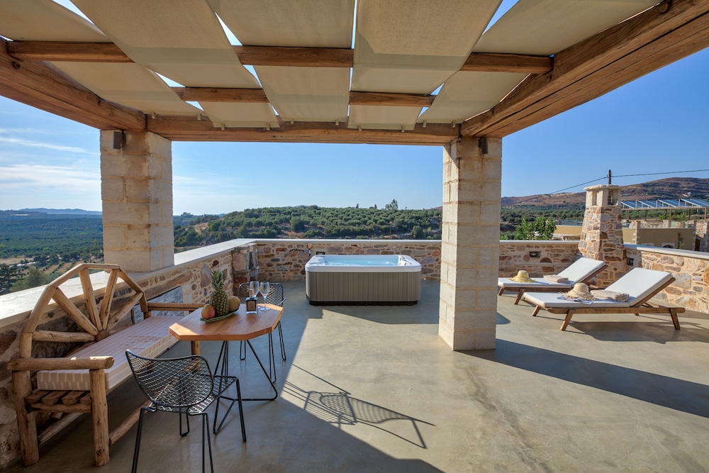 Exclusive Suite with Jacuzzi and Veranda photo 1