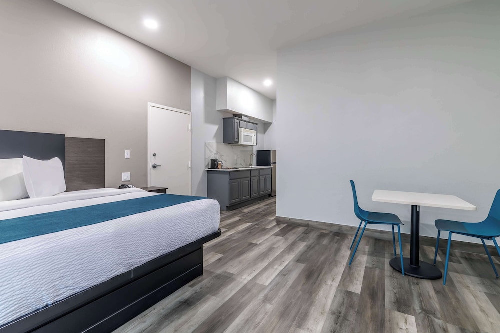 Standard Suite, 1 King Bed, Non Smoking
