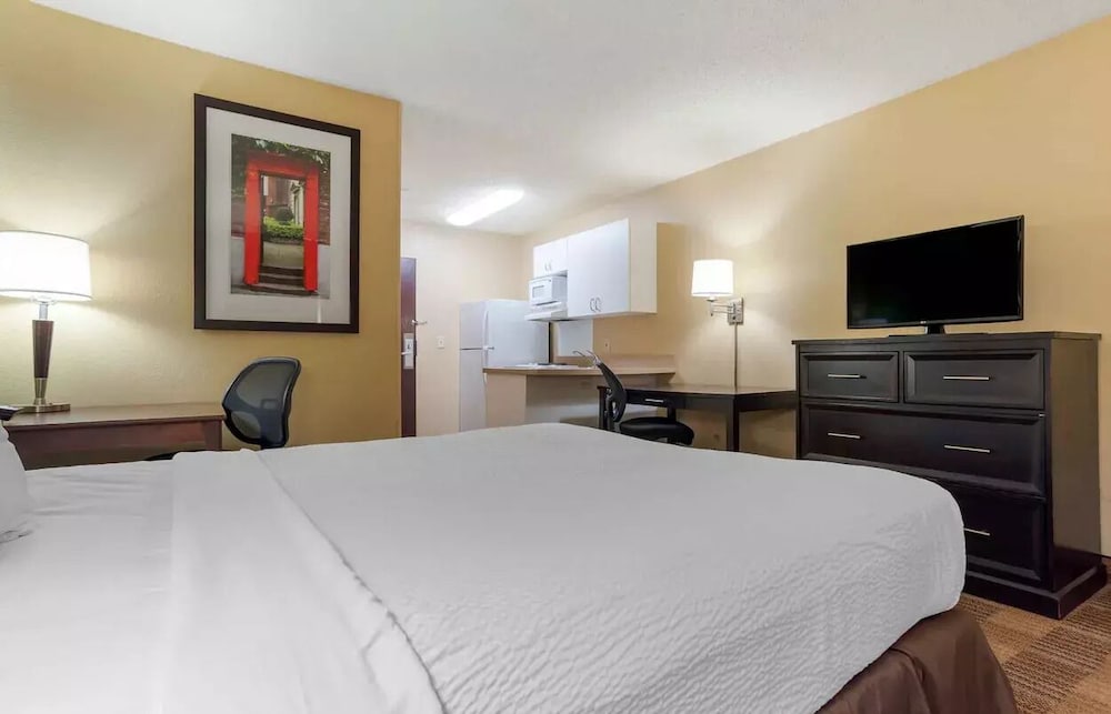 Deluxe Room, 1 Queen Bed, Non Smoking - Photo 2