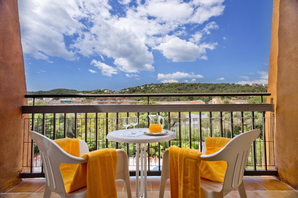 Apartment, 1 Bedroom, Balcony, Pool View (2-4 adults) - Photo 13