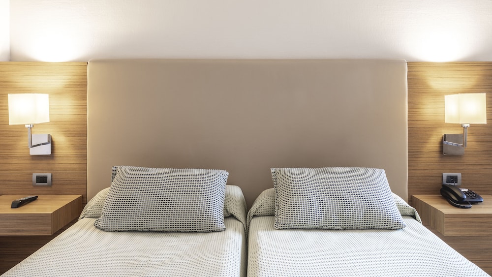 Standard Double Room Single Use (1 adult)