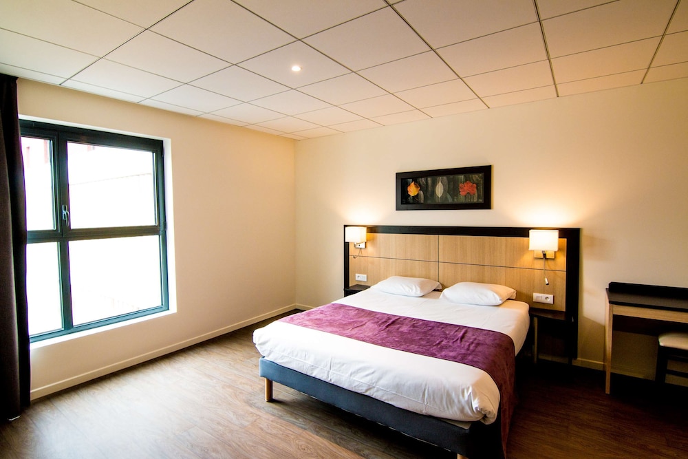 Superior Studio, Multiple Beds, Kitchenette