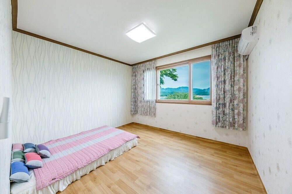 Room (Group Family) - Photo 6