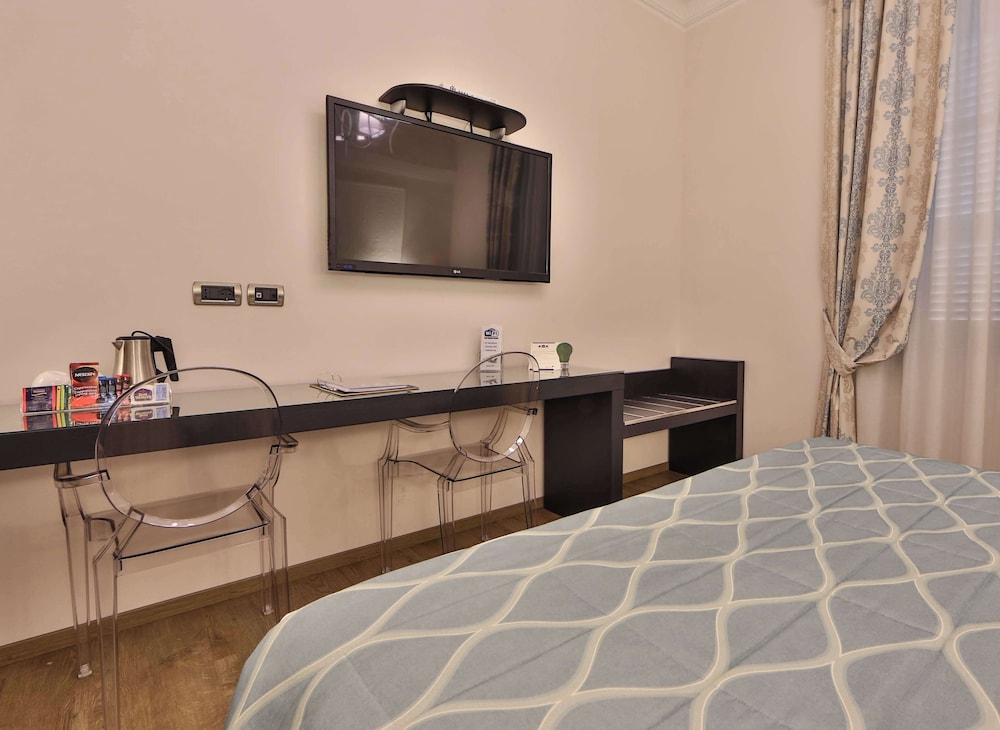 Deluxe Room, 1 Queen Bed - Photo 15