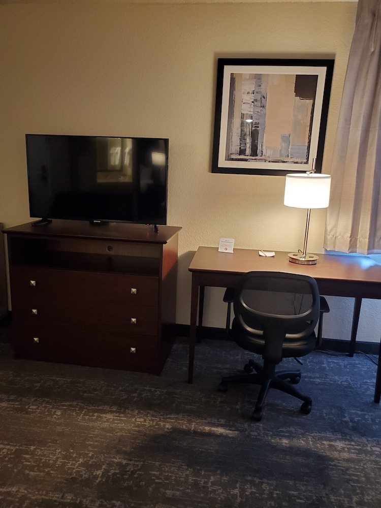 Suite, King Bed, Jetted Tub, Non Smoking - Photo 3