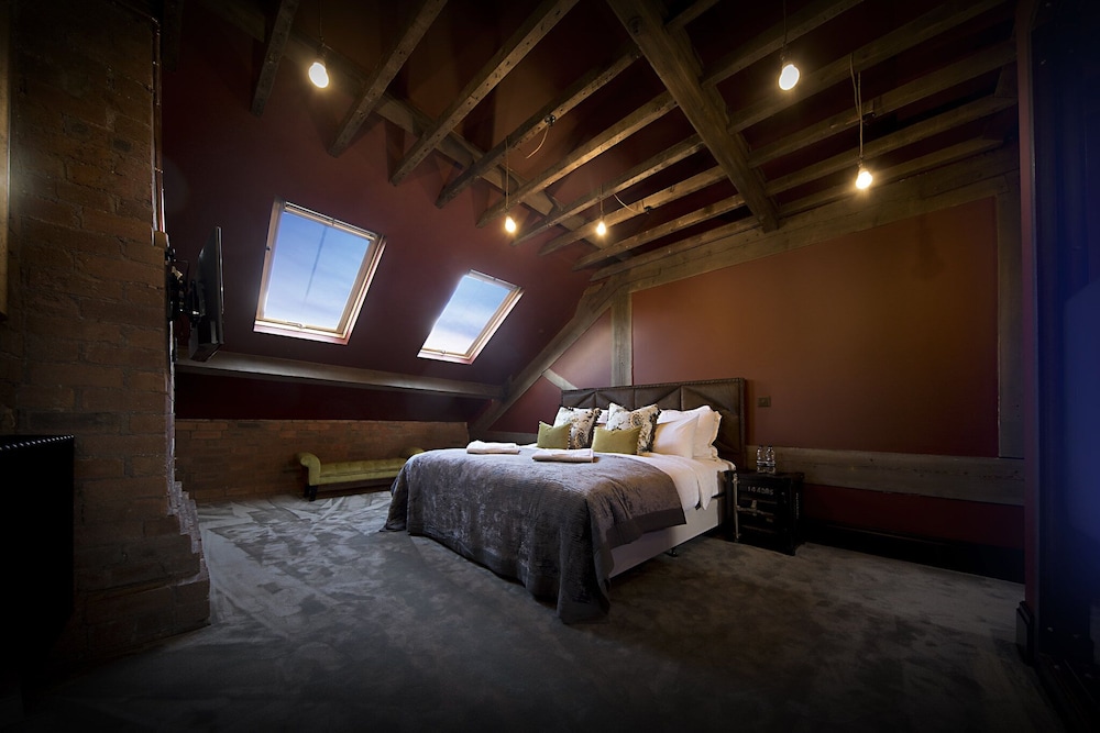 Big Ben - Two Bedroom Penthouse Suite with Balconies