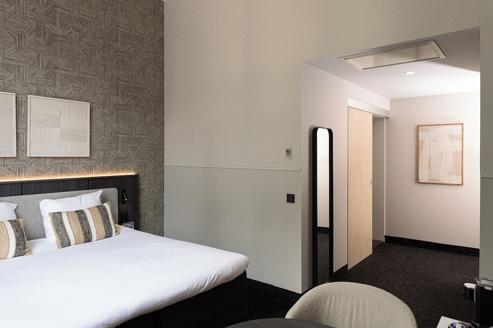 Deluxe Room - Photo 13