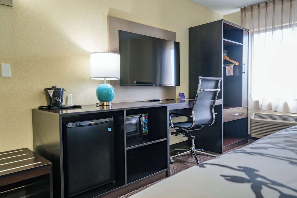 Room, 2 Queen Beds, Non Smoking - Photo 1