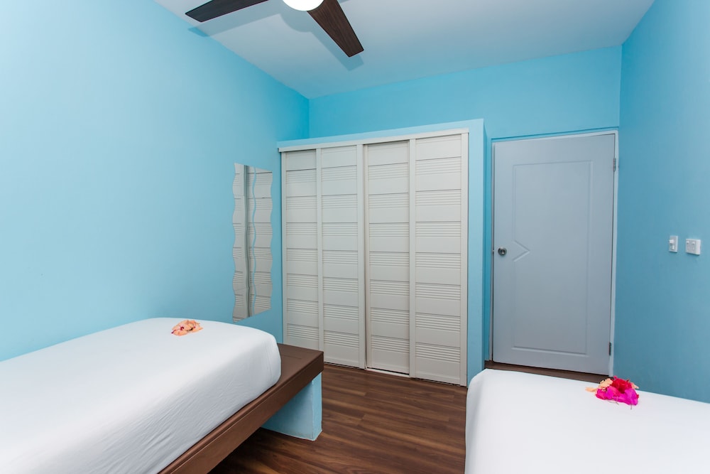 Family Apartment, 2 Bedrooms, Pool Access, Pool View photo 11