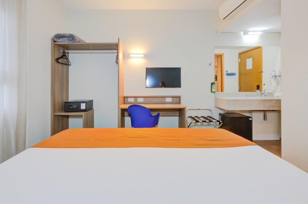 Standard Double Room, 1 King Bed photo 3
