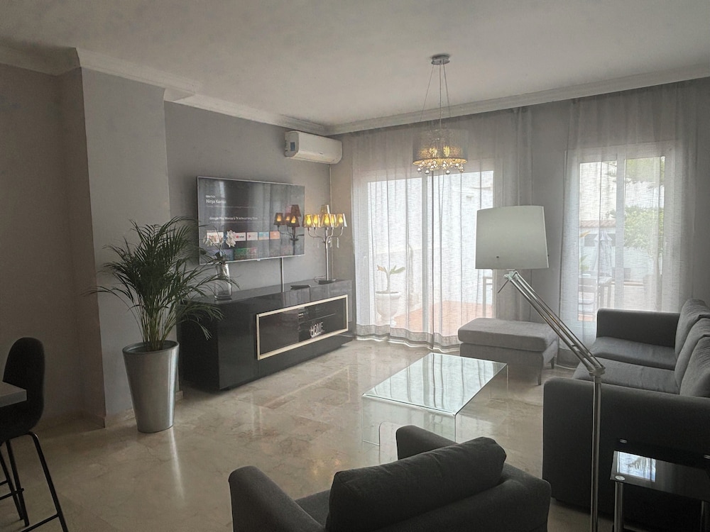 Family Duplex - Photo 6