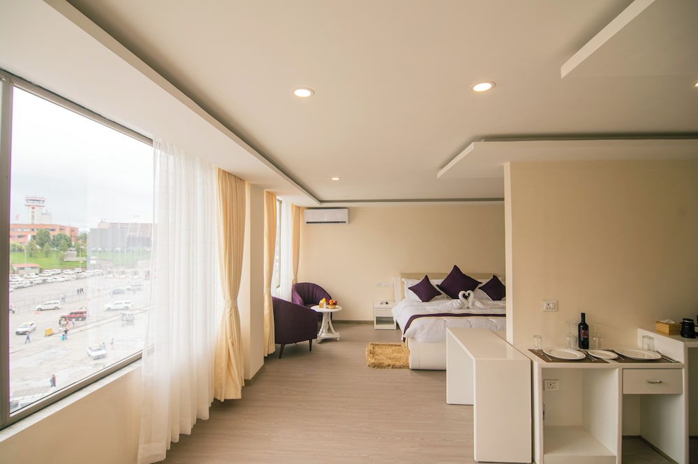 Royal Studio Suite - Photo 1