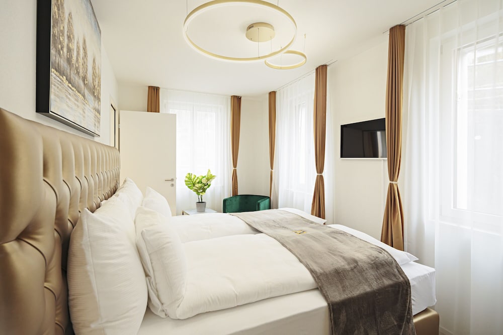 Deluxe Suite photo 2