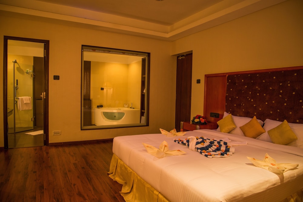 Suite - Photo 3