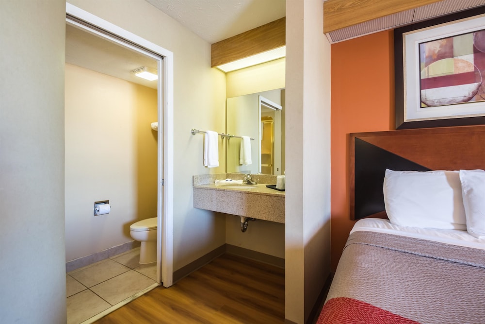 Standard Room, 2 Double Beds, Non Smoking - Photo 2