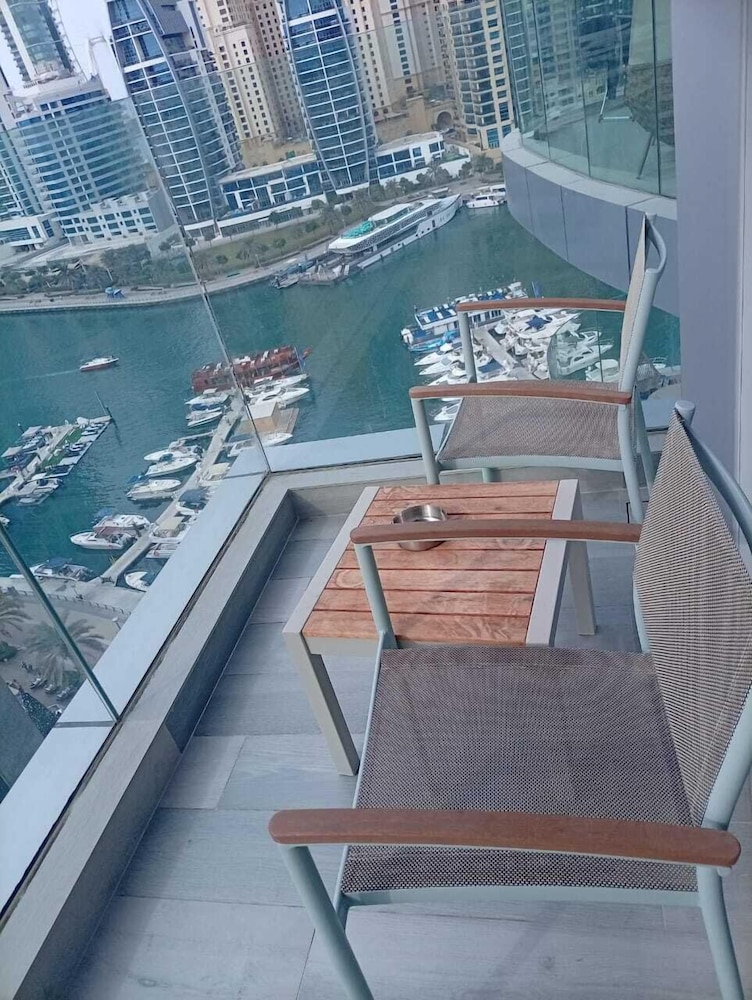 Deluxe Apartment, 1 King Bed, Marina View photo 1