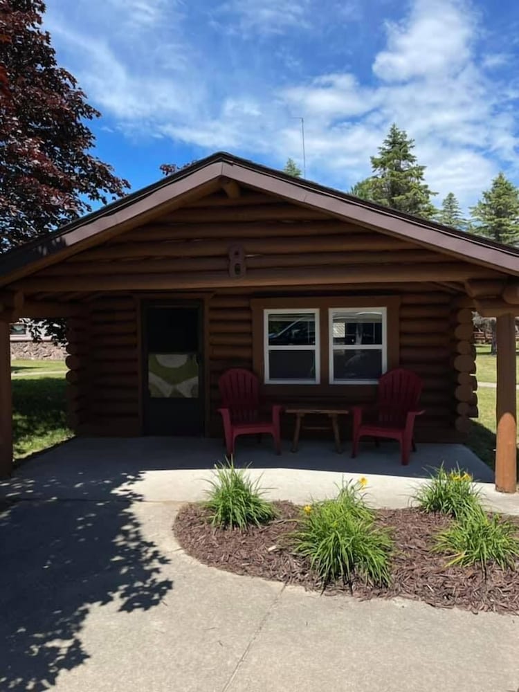 Basic Cabin photo 1
