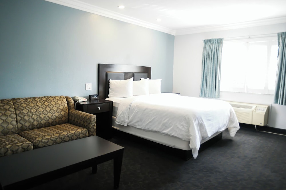 Standard Room, 1 Queen Bed - Photo 2