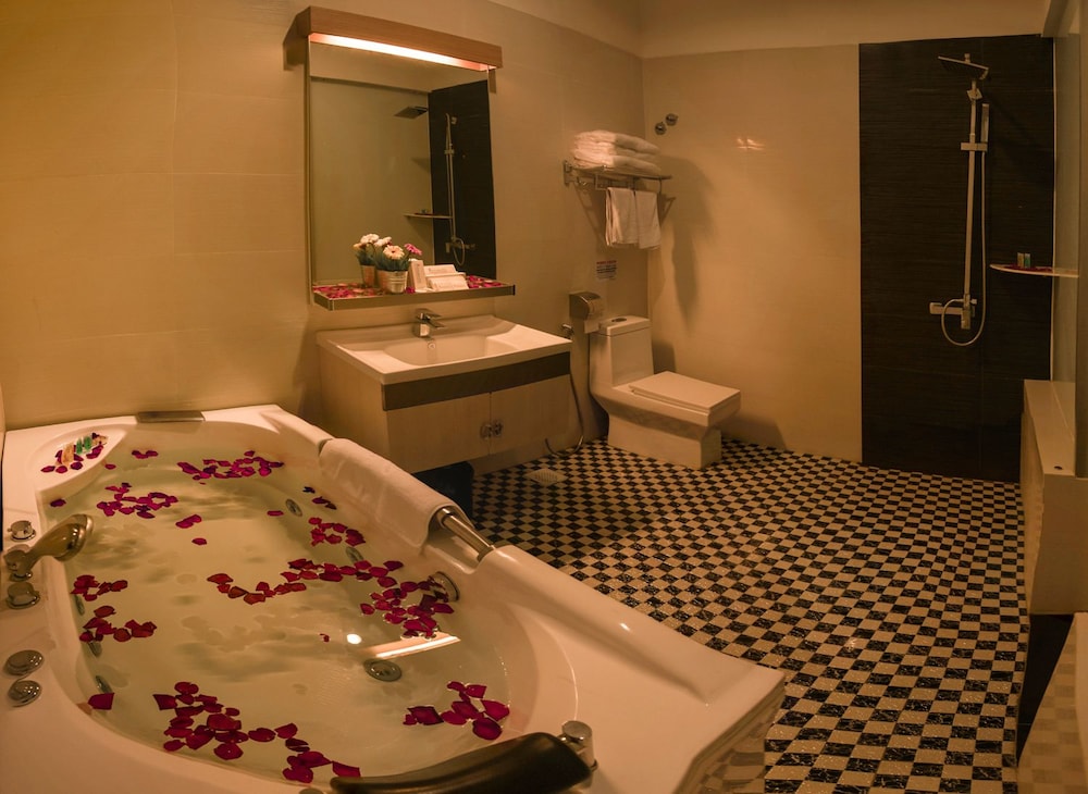 Elegant Suite photo 2