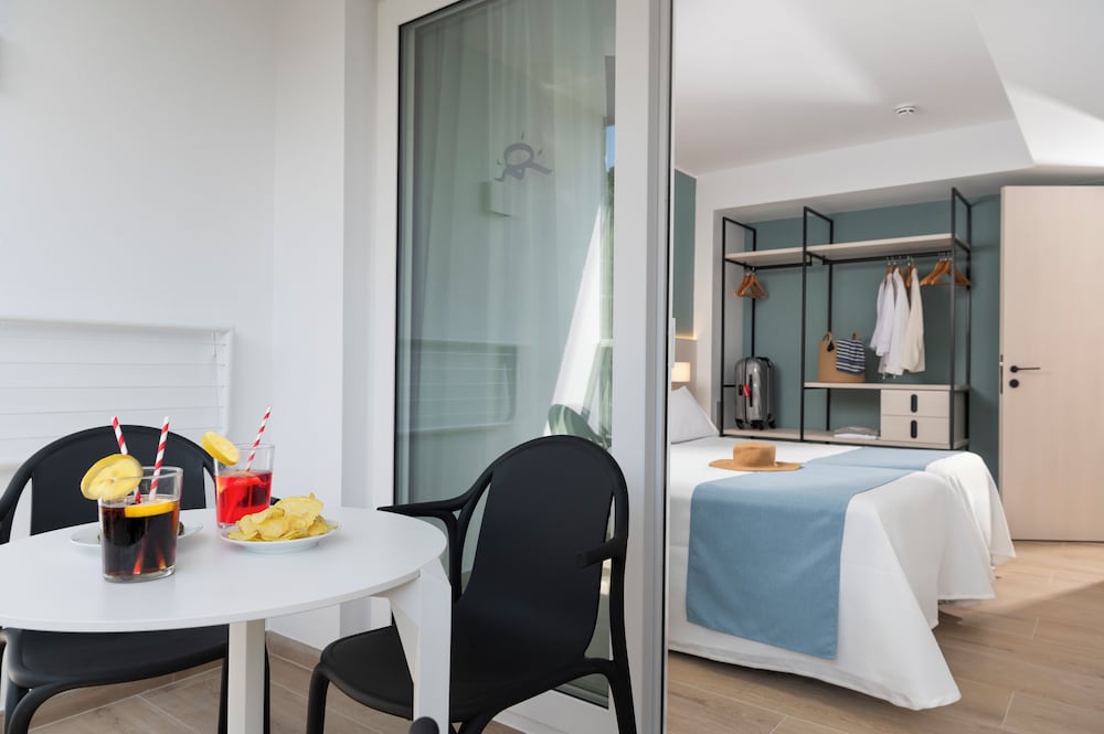Suite, Garden View thumbnail 6