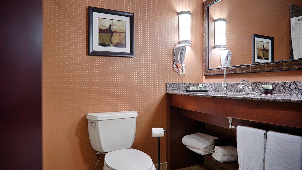 Suite, 2 Queen Beds, Non Smoking, Refrigerator & Microwave (with Sofabed) - Photo 3