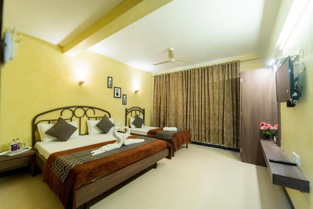 Deluxe Triple Room, City View