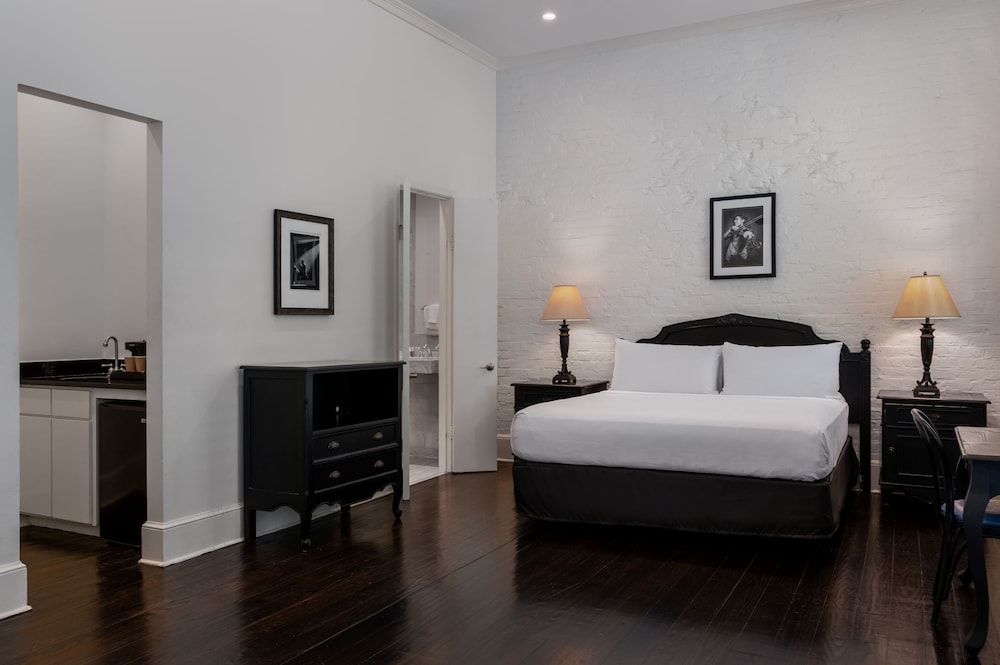 Royal Suite, 1 King Bed, Non Smoking, Balcony - Photo 2
