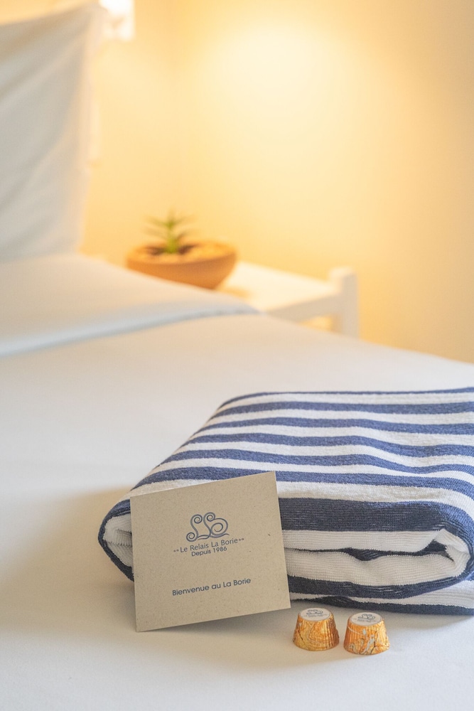 Standard Room - Photo 11