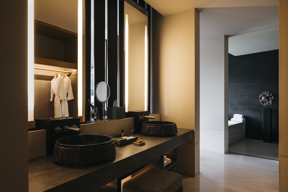 Premier Garden King Room