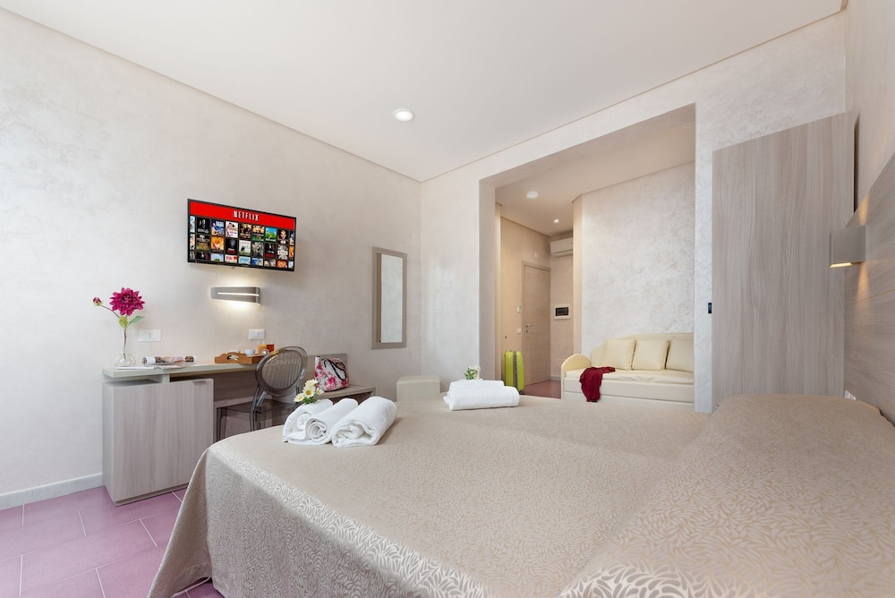 Family Room, Balcony photo 1