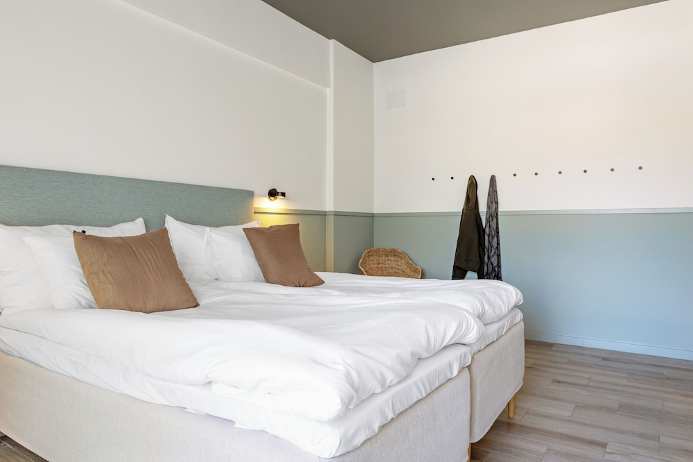 Superior Twin Room, Balcony H12LRB