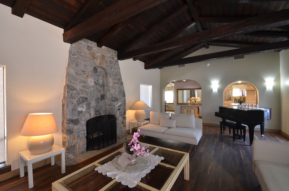 Exclusive Villa, Multiple Beds (Pickford Palms Ranch A-1, 6  mi from) - Photo 5