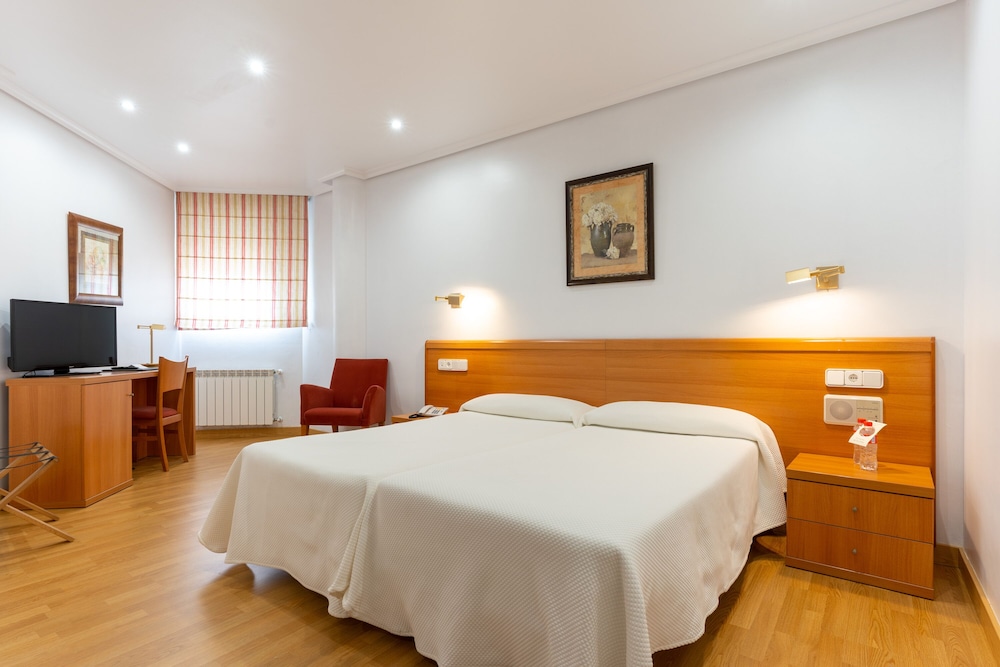 Double Room - Photo 8