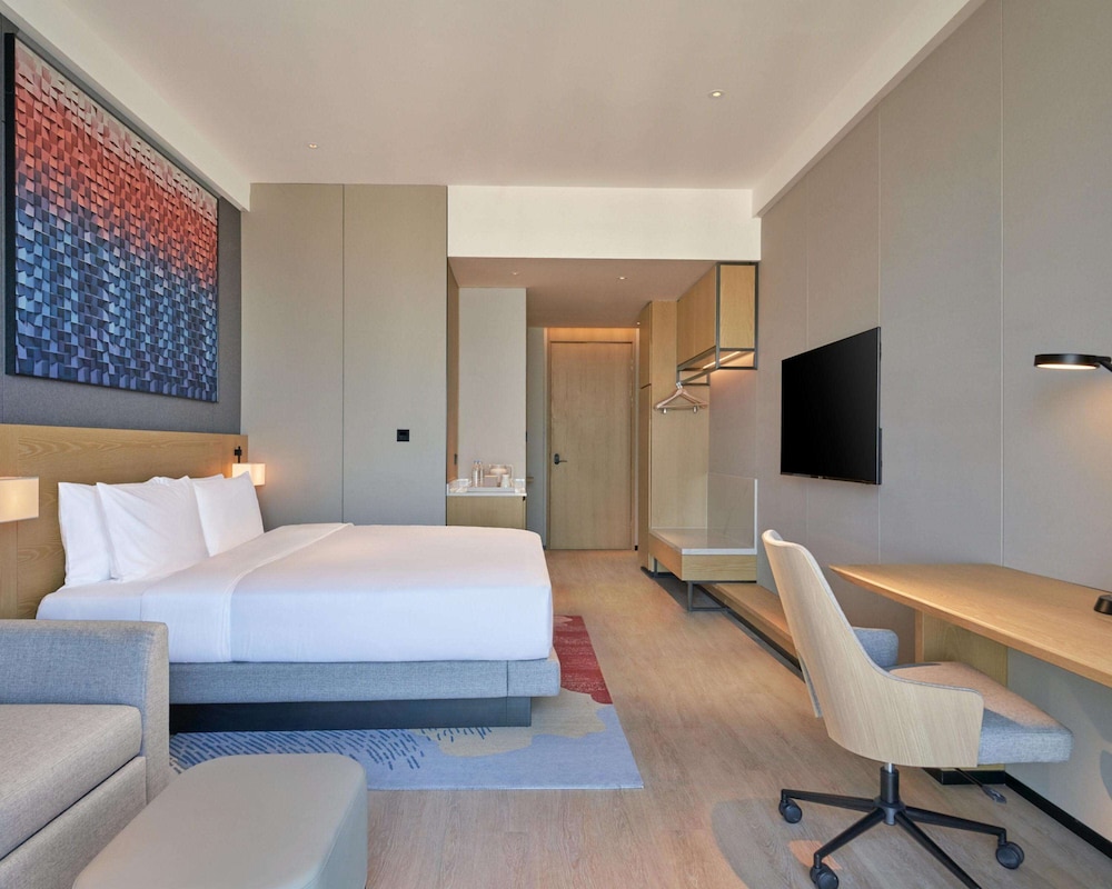 Room, 1 King Bed with Sofa bed, Ocean View photo 2
