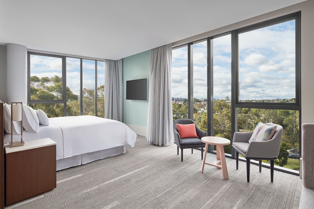 Room, 1 King Bed (Balcony) - Photo 1