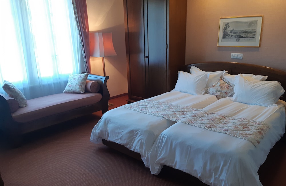 Standard Twin Room, Non Smoking, Hill View photo 3