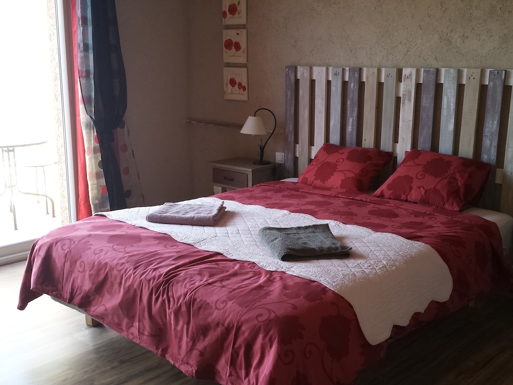 Double Room, Ensuite (Coquelicot) photo 1