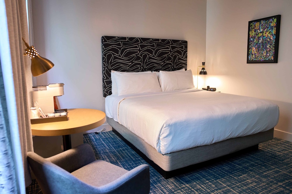 Superior Room, 1 King Bed, Non Smoking - Photo 1