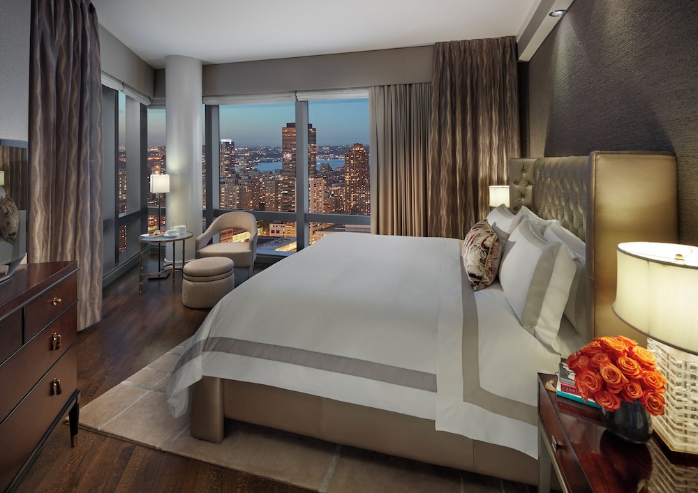 Suite (New York Skyline)