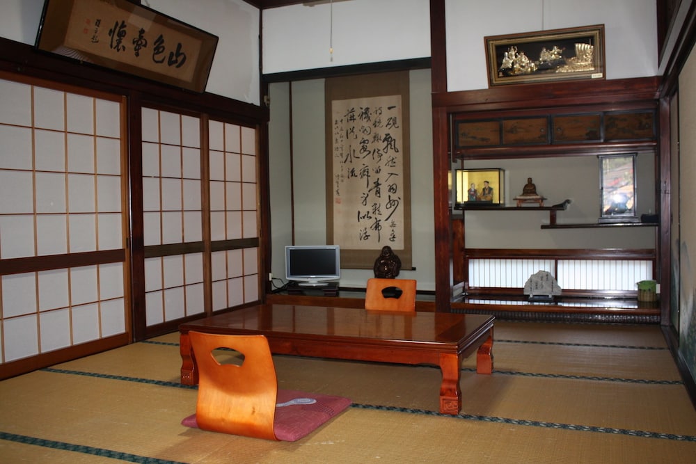 Japanese-Style Room With Shared Bathroom photo 2